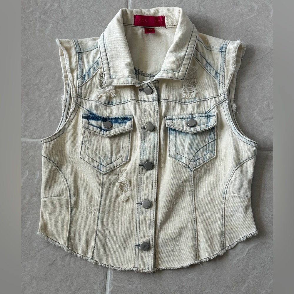 NWOT - Tinseltown Denim Couture Women’s Distressed Sleeveless Vest (Medium)